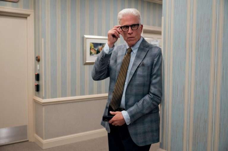 Netflix confirmó la fecha de estreno de la segunda temporada de A Man on the Inside, que llegará a la pantalla el próximo 20 de noviembre.