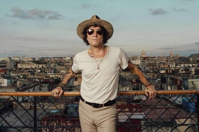 Bunbury estrena “De un siglo anterior” y cierra una etapa musical