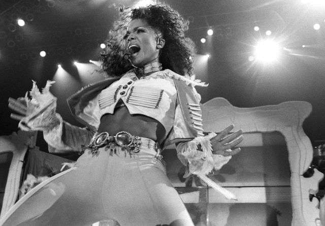Janet Jackson se reinventa se libera de su apellido y se afirma como “solo Janet”