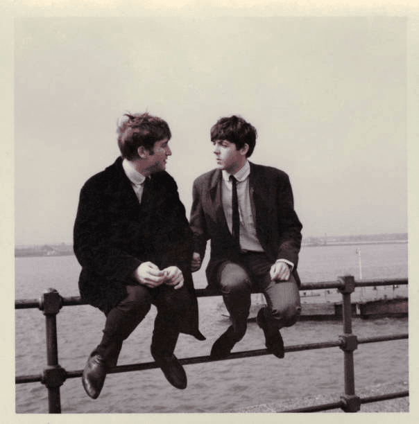 La verdadera historia detrás de John y Paul que reescribe a los Beatles