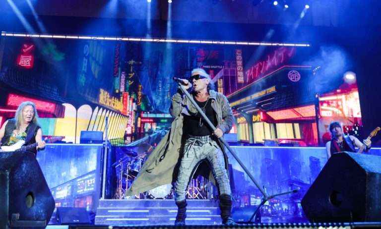 Iron Maiden prohíbe celulares en concierto de París que será filmado