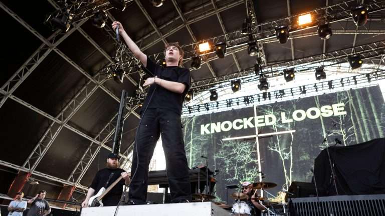 Knocked Loose continúa gira con Metallica pese a accidente y parálisis facial