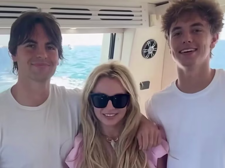 Hijo de Britney Spears desmiente rumores de que su madre fue clonada
