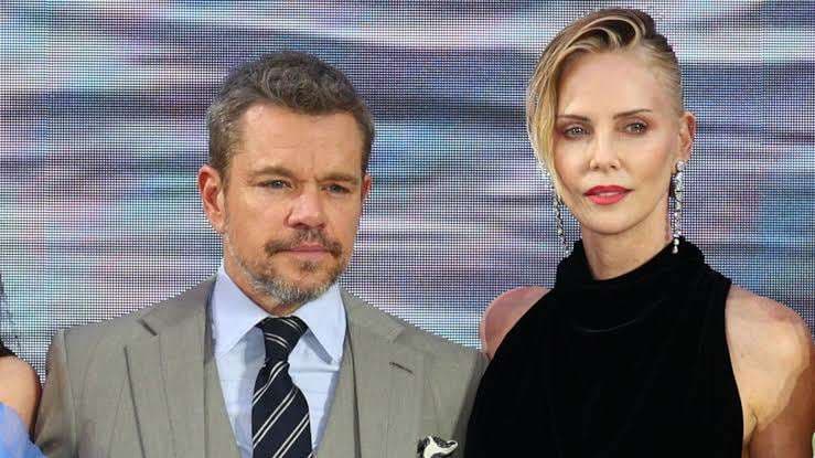 Charlize Theron confiesa que no podía dejar de mirar a Matt Damon en rodaje