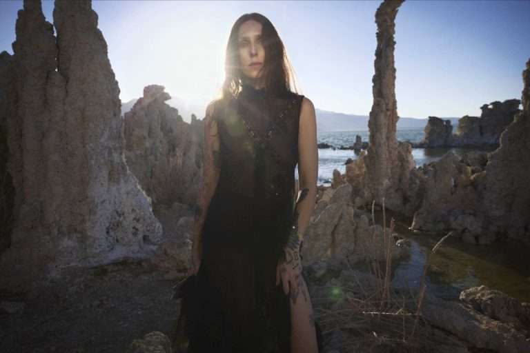 Chelsea Wolfe anuncia ‘The Dark’, álbum sobre dejar ir personas y partes de sí misma