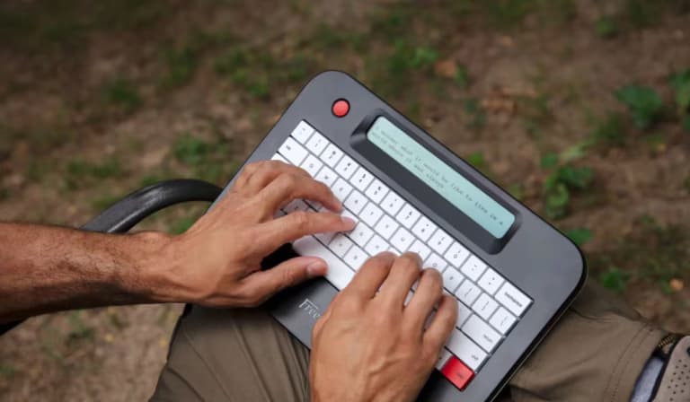 Vuleve la máquina de esccribir: teclado con pantalla y sin internet