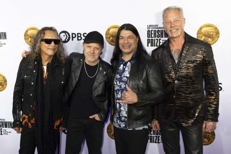 Metallica dona $100 mil para víctimas de terremotos en Venezuela