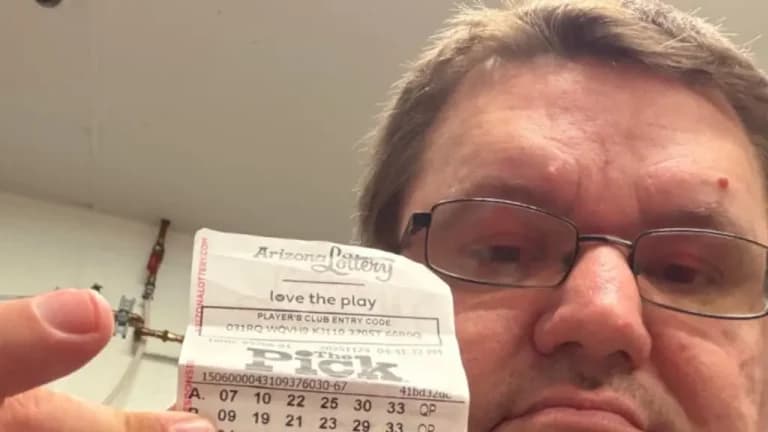 Exempleado de Circle K pelea por boleto ganador de Powerball de $12.8 millones