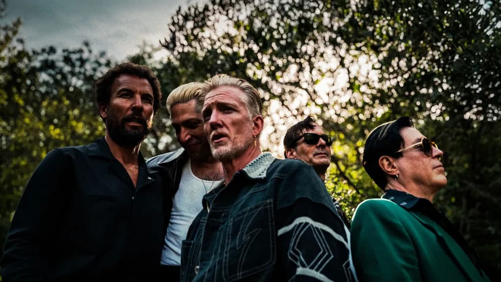 Queens of the Stone Age lanza ‘Easy Street’ con Nikki Lane