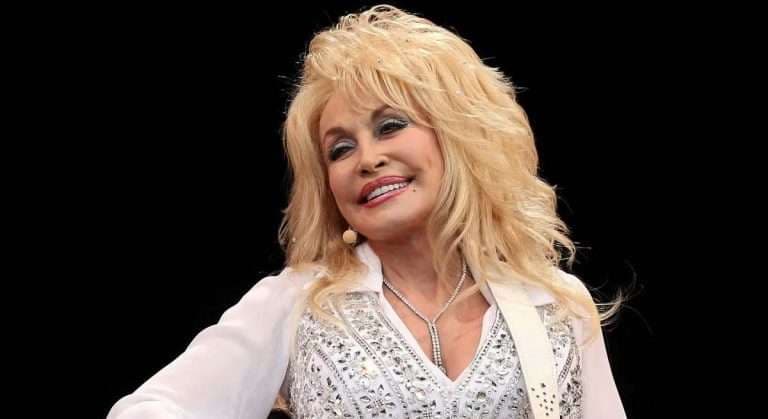 Dolly Parton dejó una canción que se escuchará solo hasta 2046