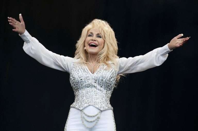 Dolly Parton atraviesa «momentos difíciles» de salud