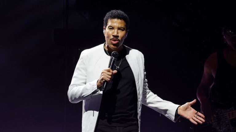Lionel Richie hospitalizado en UCI tras su presentación en St. Louis