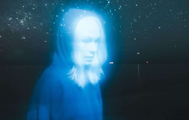 Phoebe Bridgers estrenará su nuevo álbum con espectáculos visuales en planetarios de todo el mundo