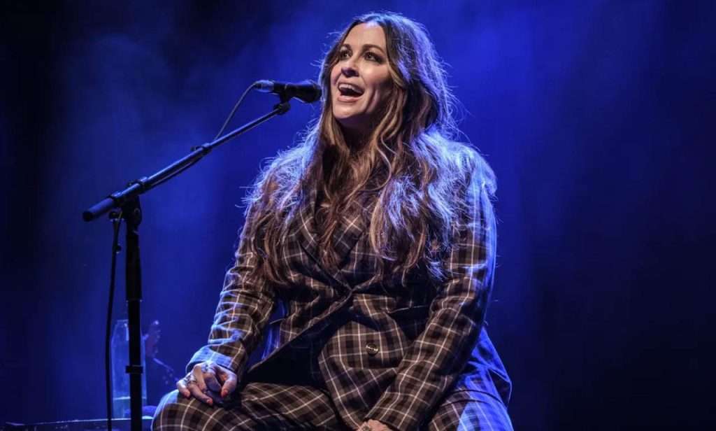 Alanis Morissette lanza graves denuncias contra sus exrepresentantes