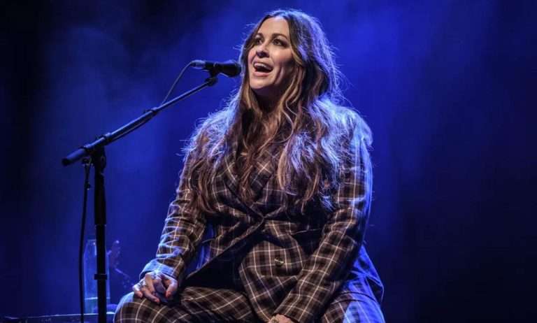 Alanis Morissette lanza graves denuncias contra sus exrepresentantes