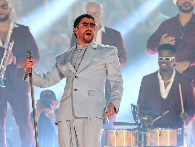 Bad Bunny hace historia: su ‘Super Bowl’ gana 7 premios Emmy