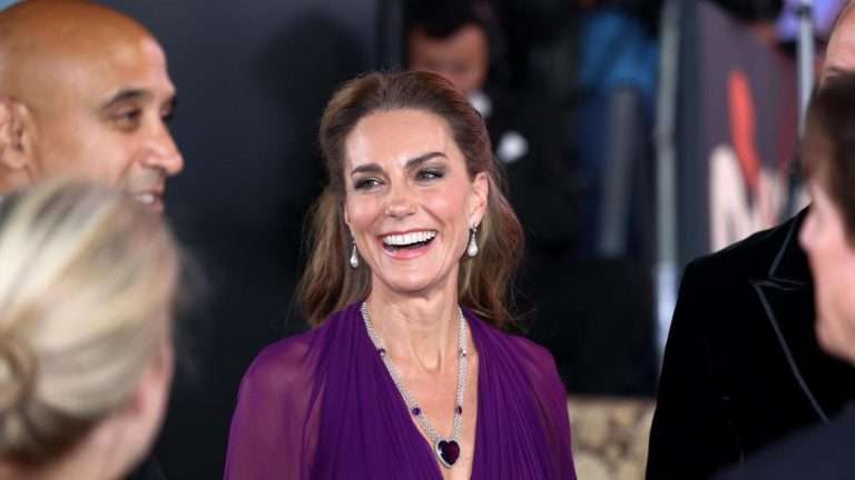 ¡Kate Middleton y Tom Cruise de la mano! El actor rompe el protocolo «otra vez»