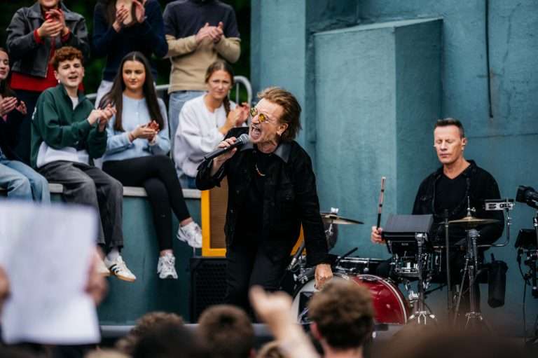 U2 celebró 50 años de carrera con dos conciertos simbólicos sorpresa