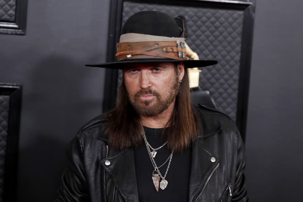 Billy Ray Cyrus casi muere por sepsis durante 2024
