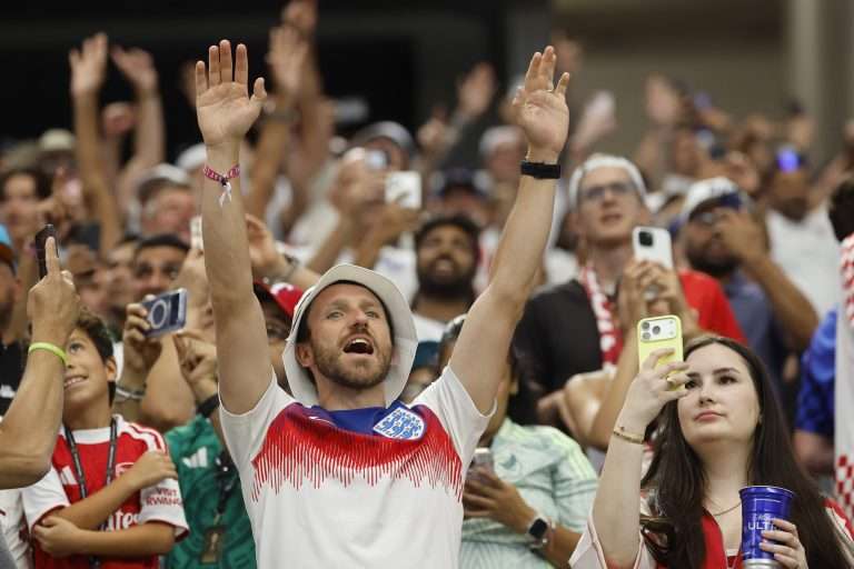 Inglaterra venció 4-2 a Croacia y los fans cantaron ‘Wonderwall’