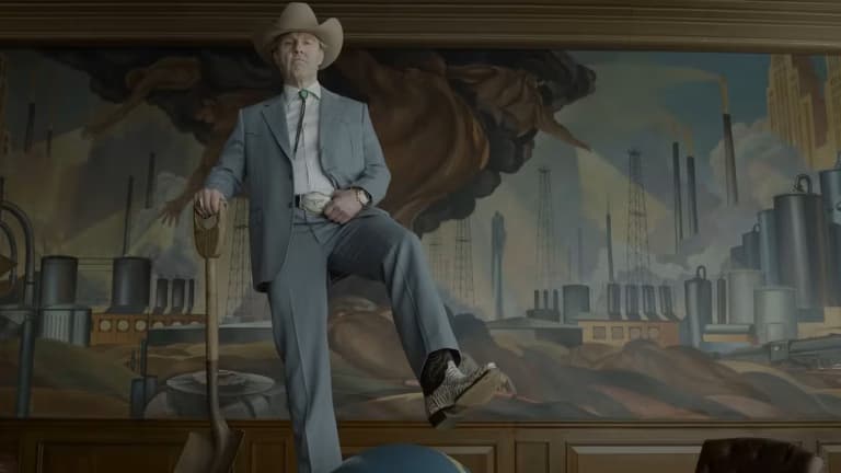 Tom Cruise irreconocible como magnate del petróleo en ‘Digger’