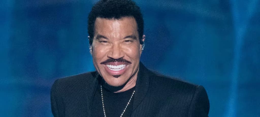 Lionel Richie vuelve al escenario tras posponer sus conciertos debido a mareos