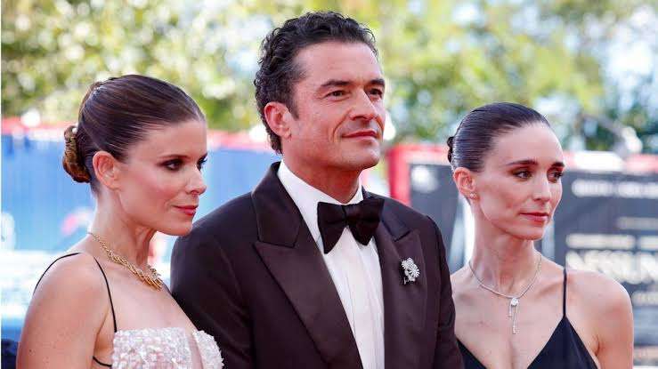Orlando Bloom en el ojo del huracán por escena de trío con las hermanas Mara